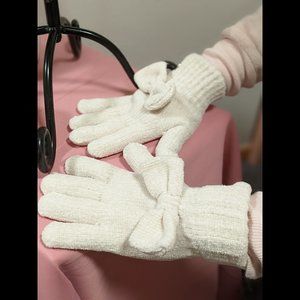 Betsey Johnson White/Cream Gloves with Oversized Bow Size OS